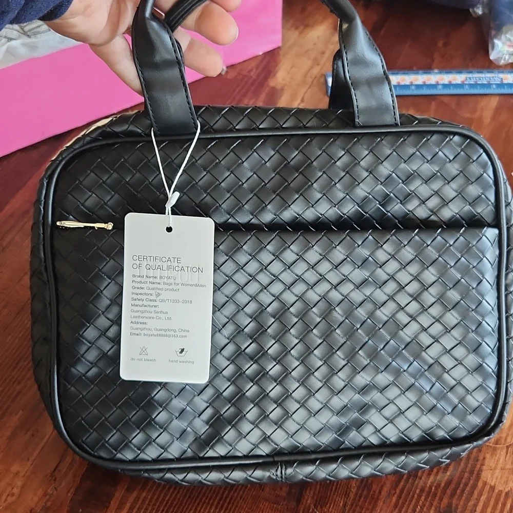 Boyatu Black Make up travel Bag โ NWT โ Woven Leather โ Silver Hardware โ Classy - Picture 8 of 15